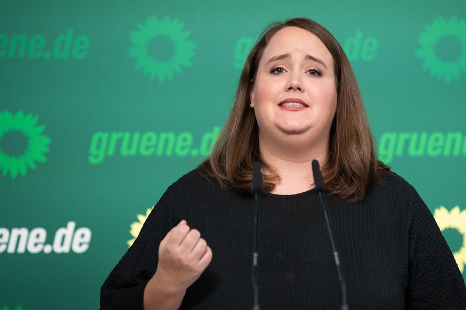 Grünen-Chefin Ricarda Lang (30) schätzt, dass die Durchschnittsrente in Deutschland bei um die 2000 Euro liegt.