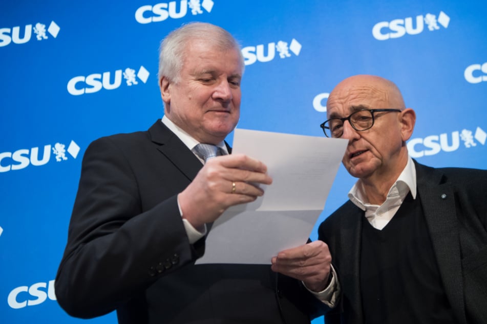 Horst Seehofer (l), Bundesminister des Inneren, Bau und Heimat und damaliger CSU-Parteivorsitzender, und der Landtagsabgeordnete Alfred Sauter. (Archiv)