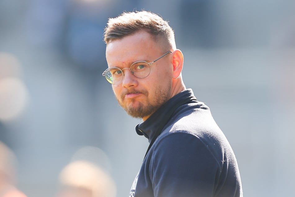 CFC-Sportdirektor Chris Löwe (36) hofft, schon bald den Wunschkandidaten im Offensivbereich vorstellen zu dürfen.