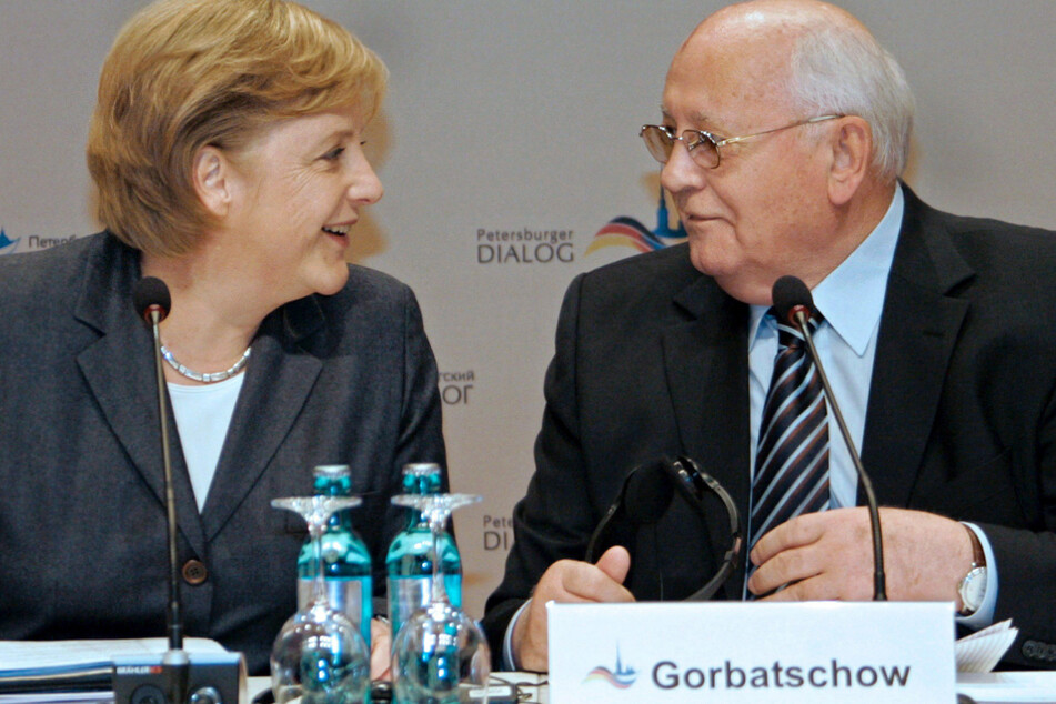 Angela Merkel und Michail Gorbatschow 2007 bei deutsch-russischen Regierungskonsultationen in Wiesbaden.