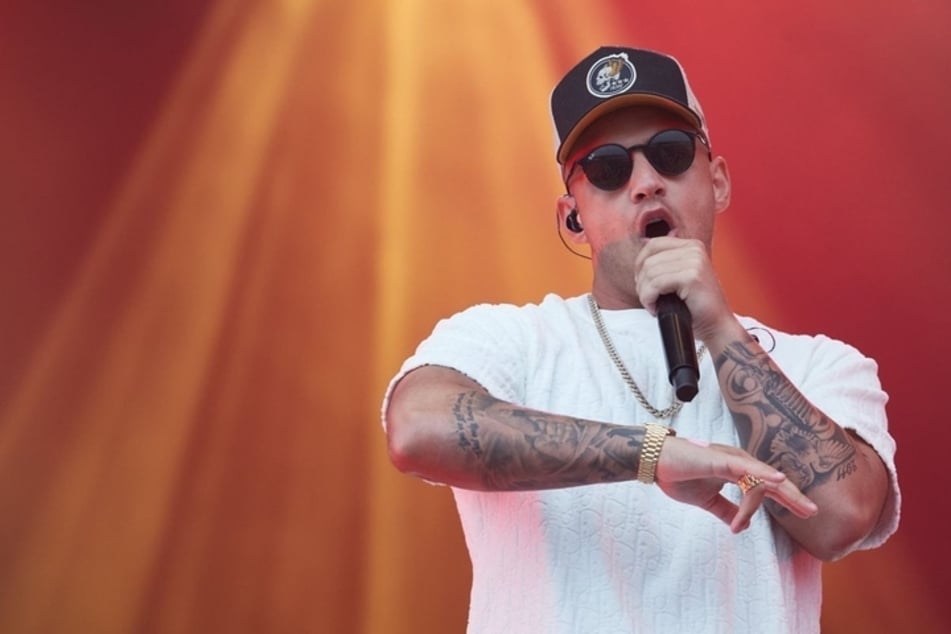 Aktuell wohnt der "DSDS"-Gewinner von 2011 sogar in der ausgebauten Keller-Wohnung des Kölner Comedians.