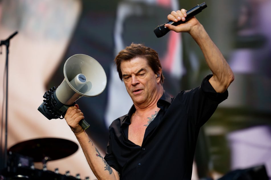 In der aktuellen Playboy-Ausgabe zieht der Frontmann der "Toten Hosen", Campino (64), nicht nur mit Politikern ins Gericht.