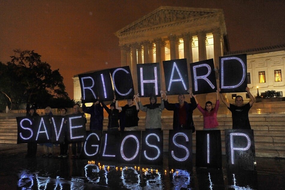 Anti-death penalty activists rally outside the US Supreme Court in a bid to prevent the execution of Richard Glossip on September 29, 2015.