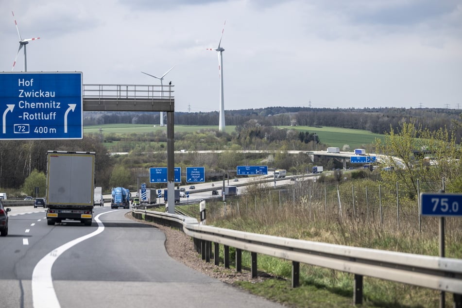 Chemnitz: Reifen manipuliert und Panne provoziert? SUV-Fahrer an Autobahnkreuz beklaut