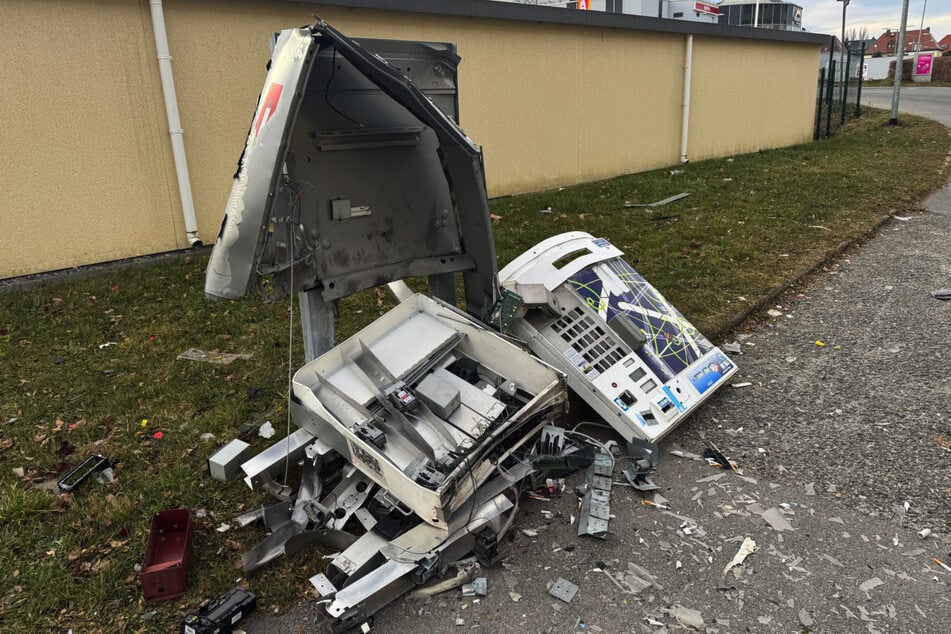 Für diesen Zigarettenautomaten in Bischofswerda begann das Jahr mit einem Knall.