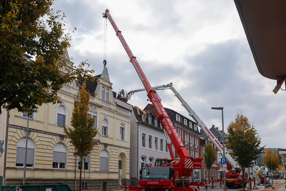 Unter anderem kamen ein Kran und ein Teleskopmast zum Einsatz.