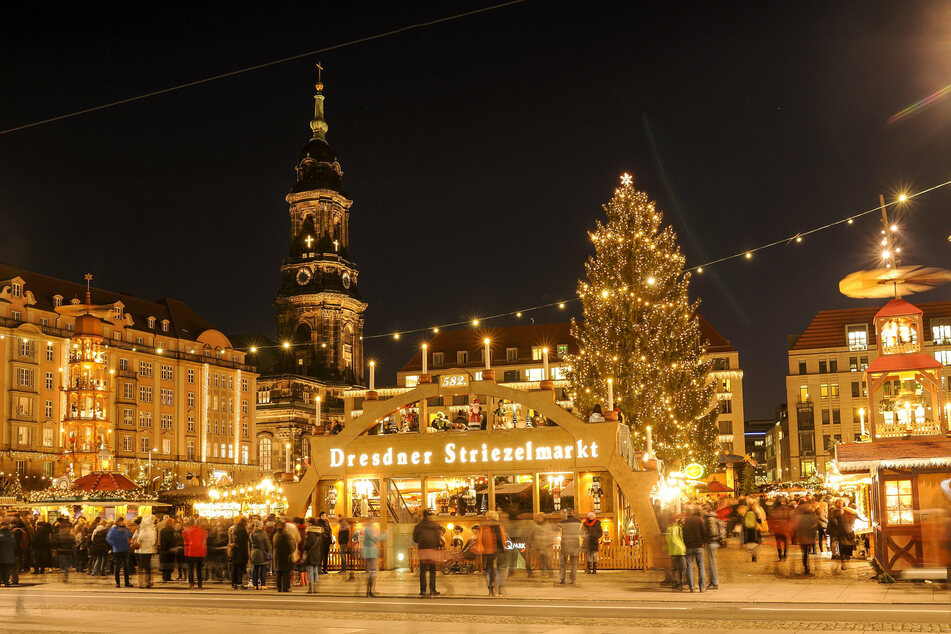 Der Dresdner Striezelmarkt ist Deutschlands ältester Weihnachtsmarkt.