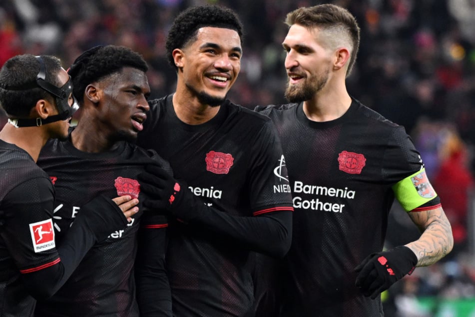 Robert Andrich (r.) könnte Leverkusen nach fünf Jahren verlassen.
