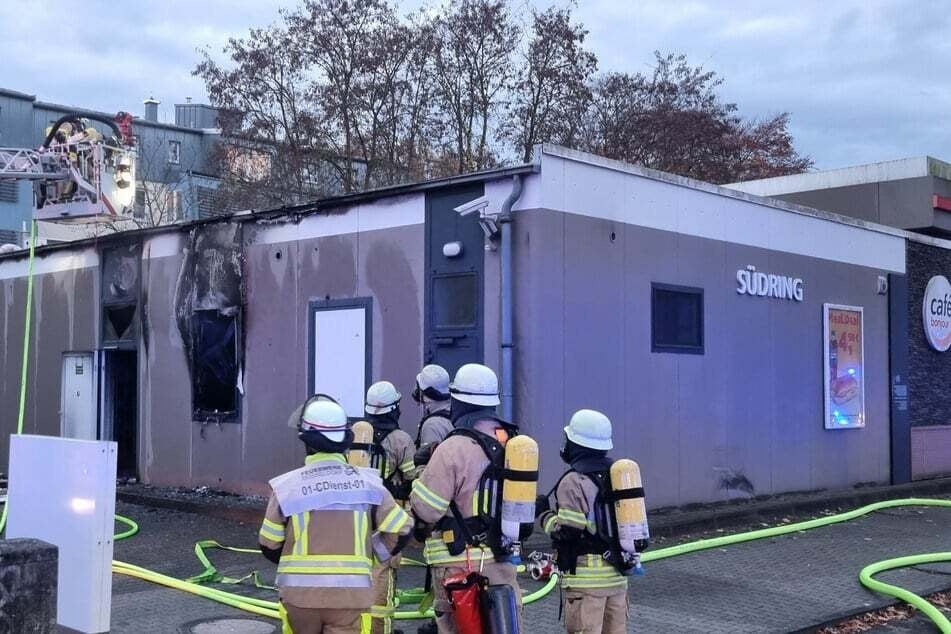 Neben dem Verkaufsraum ist auch ein Lager der Tankstelle ausgebrannt.