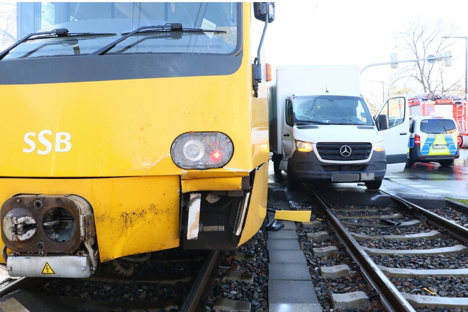 70.000 Euro Sachschaden sowie ein leichtverletztes Mädchen waren die Folge eines Unfalls in Stuttgart am Montagnachmittag.