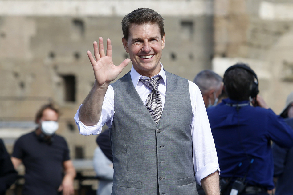 Unsure if original or fake? This is the real Tom Cruise (58) filming in Rome in October 2020.