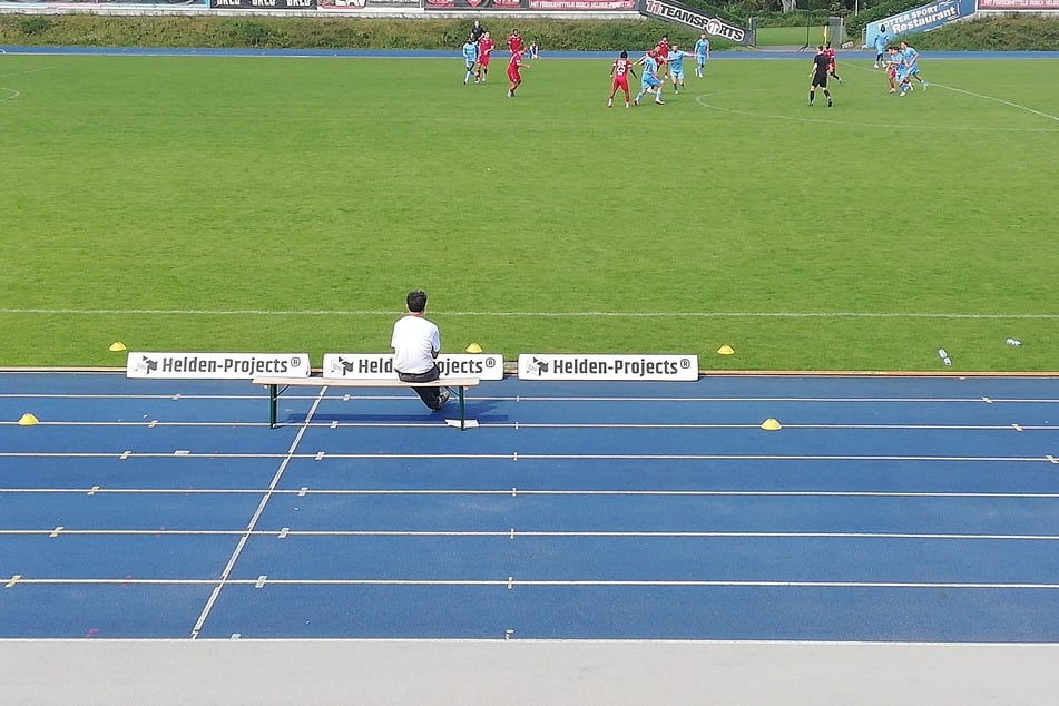 Bild mit Symbolcharakter: Trainer Thomas Kost (56) wurde schon früh in der Saison alleingelassen – und warf nach nur drei Monaten hin. (Archivfoto)