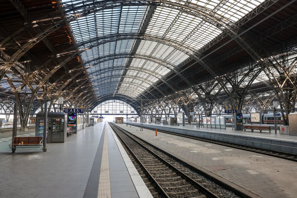 Am Leipziger Hauptbahnhof standen am Samstag viele Züge still. (Archivbild)