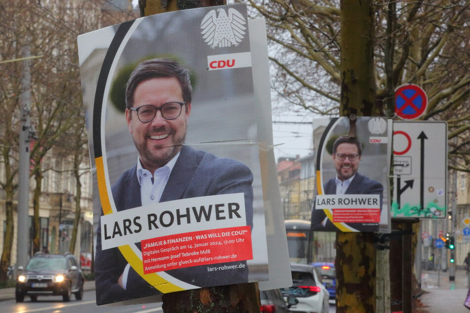 Lars Rohwer (52, CDU) betreibt an der Bautzner Straße nicht etwa verfrühten Wahlkampf, sondern informierte lediglich über eine Veranstaltung für "Familie &amp; Finanzen".