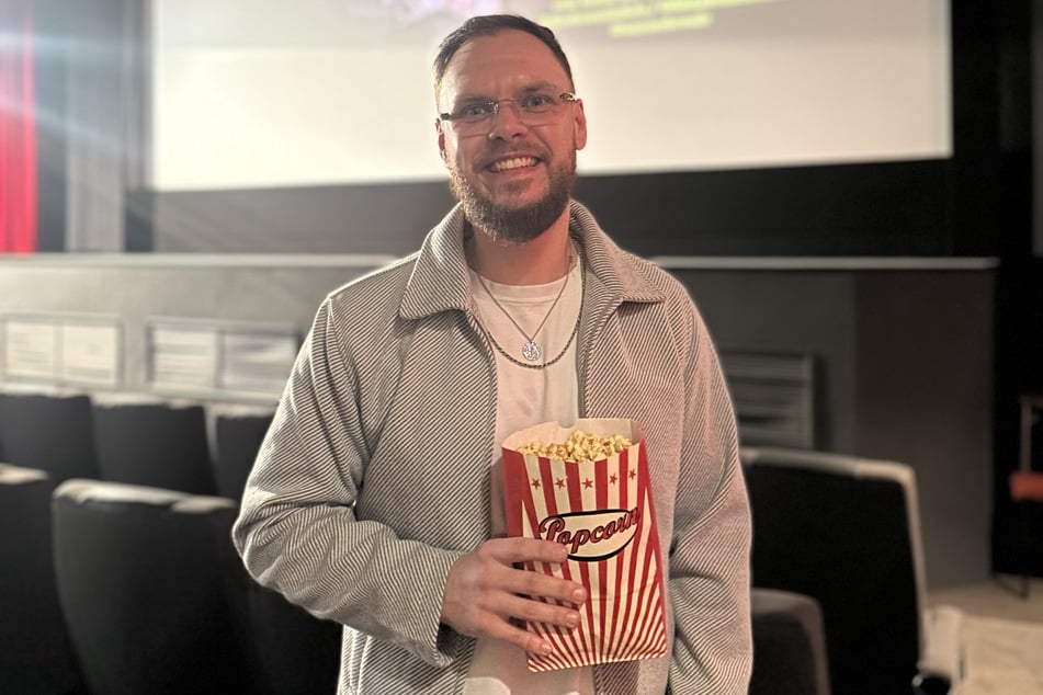 Kaum wiederzuerkennen: Philip Wiegratz (33) besuchte am Donnerstag die Premiere der neuen Eventreihe "Filmabend mit Chris" im Studio Kino Hamburg.