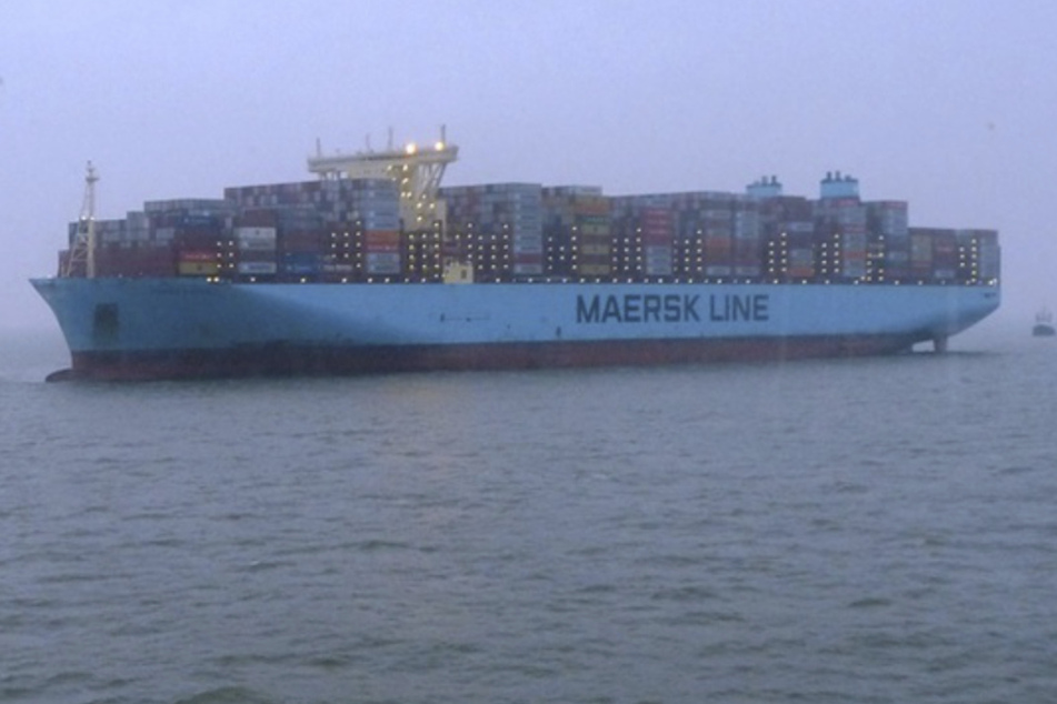 Containerschiff steckt vor deutscher Nordseeinsel fest