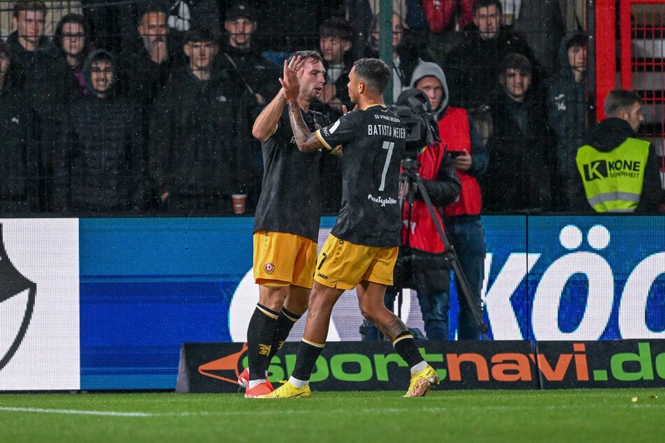 Vorbereiter und Torschütze: Oliver Batista Meier (23, r.) steckte auf Robin Meißner durch, der zum frühen 1:0 (13.) für Dynamo traf.