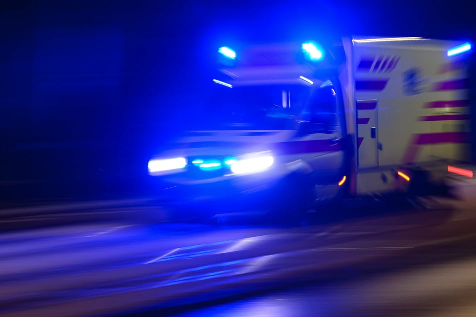 Unfall mit 2,36 Promille: 44-Jähriger verliert Kontrolle über Mercedes-Transporter