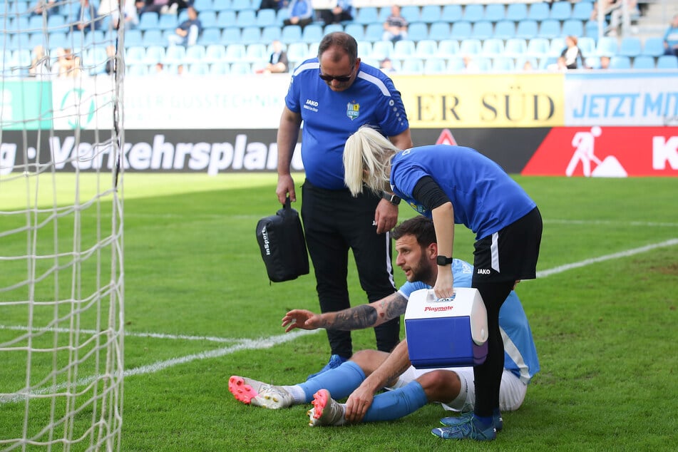 Der verletzte Dejan Bozic (31) fällt noch eine Weile aus.