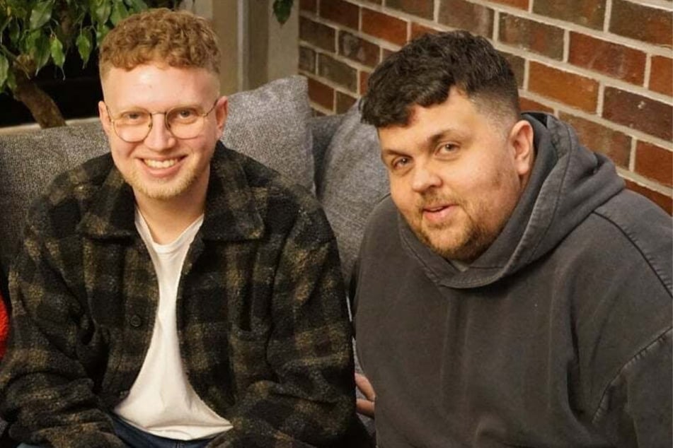 Timo Harloff (30, l.) und Felix Hoeldtke (39) zu Besuch in der TAG24-Redaktion in Hamburg.