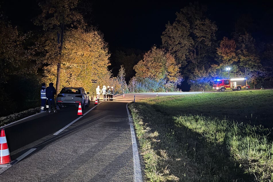 Die Feuerwehr fuhr am Abend zum Unfallort.