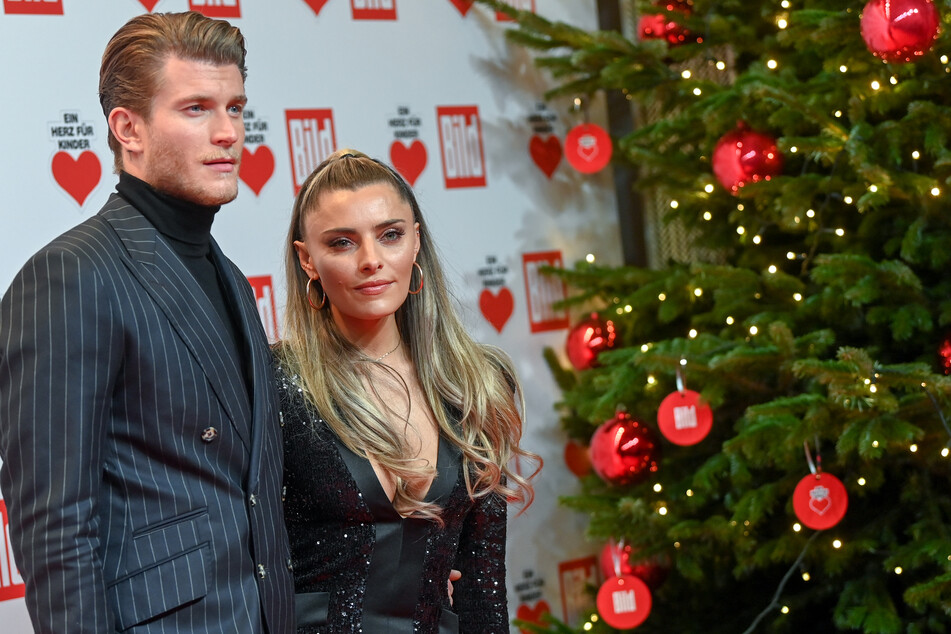Bis Juni 2021 hielt die Beziehung zwischen Sophia Thomalla (31) und Loris Karius (28). Jetzt sucht sie einen neuen Mann!