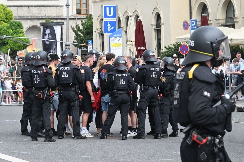 Die Polizei wird bei den Protesten in Bayern starke Präsenz zeigen. (Symbolfoto)