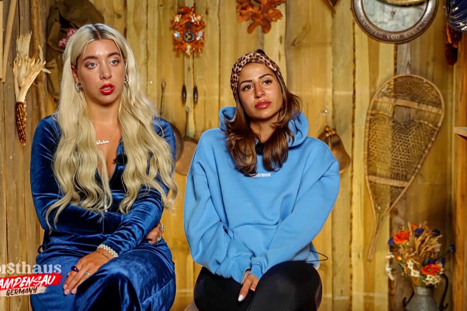 Walentina Doronina (25, l.) stärkt ihrer Teampartnerin den Rücken.