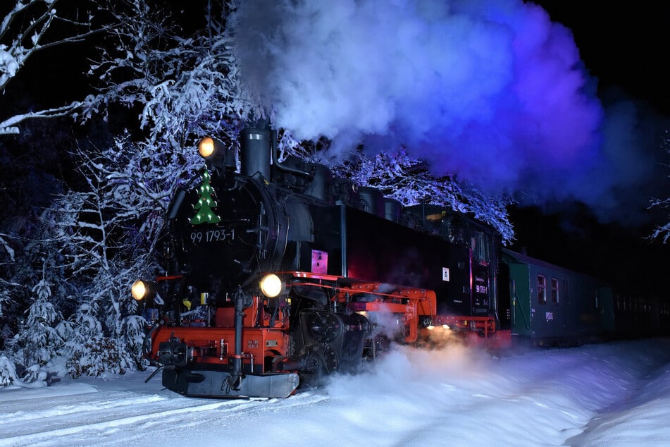 Mit der Weißeritzertalbahn könnt Ihr Euch heute von einem Weihnachtsmarkt zum nächsten chauffieren lassen. (Archivfoto)