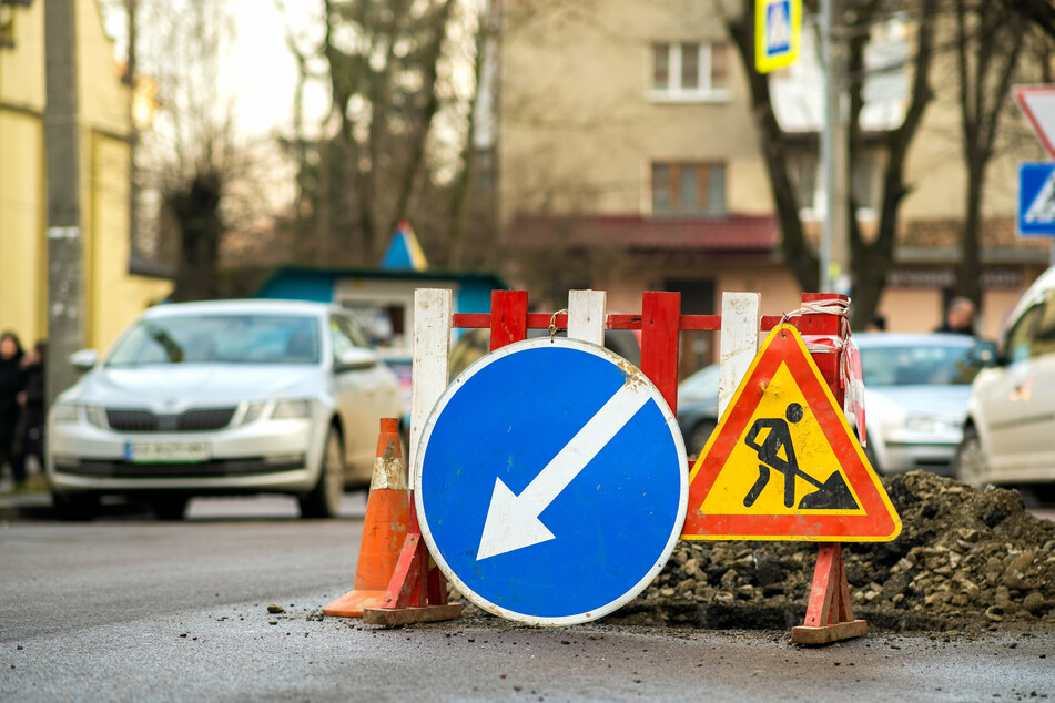 In Leipzig wird besonders während der Sommerferien am Straßenbild gebaut - zum Ärgernis vieler Verkehrsteilnehmer. (Symbolbild)
