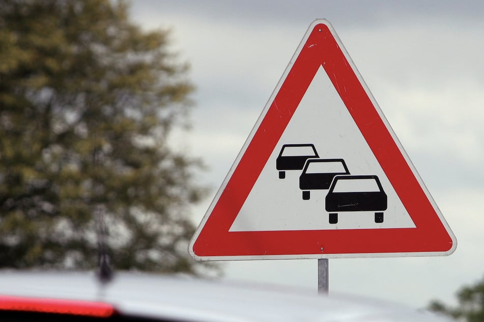 Nach einem Unfall staute sich der Verkehr auf der A96 in Richtung München. (Symbolbild)