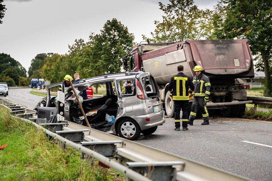 Beim Unfall in der Nähe des Kamenzer Flugfeldes verlor eine Toyota-Fahrerin (†74) am Mittwoch ihr Leben.