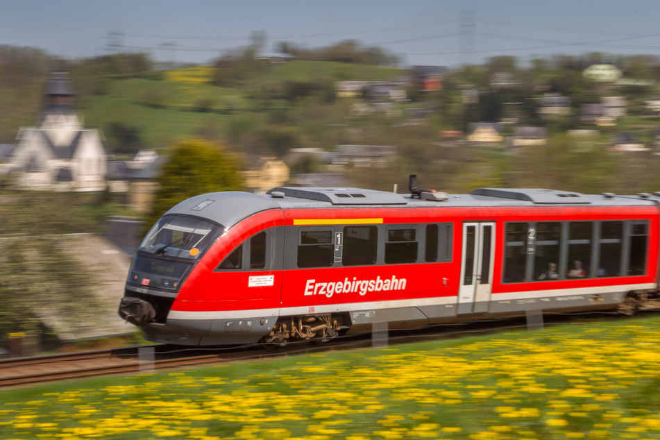 Zug, Bus oder doch lieber Auto? Die TU Chemnitz forscht aktuell zum Mobilitätsverhalten im Erzgebirge (Archivbild).