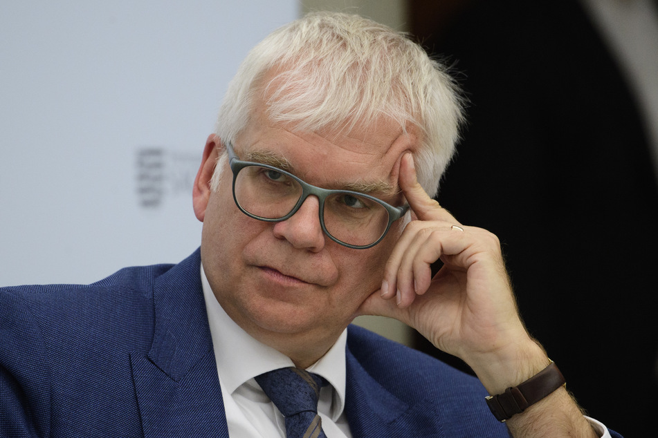 Sachsen brauche laut Finanzminister Hartmut Vorjohann (57, CDU) trotz der gesunkenen staatlichen Einnahmen und hohen Unsicherheiten Stabilität.