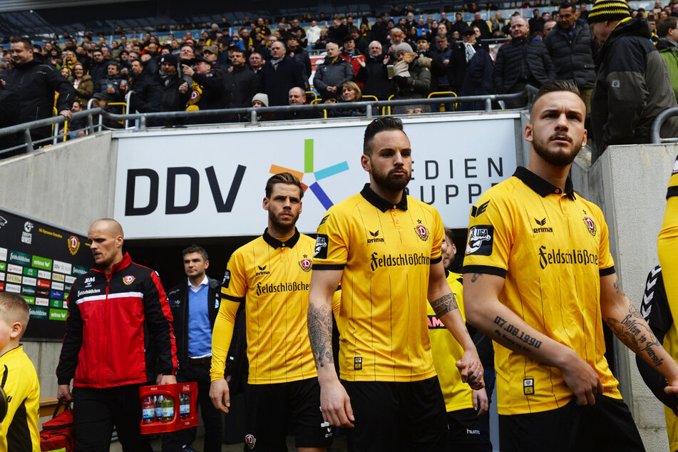 Fabian Holthaus (26, r.) galt als vielversprechendes Talent und deutete seine Fähigkeiten bei Dynamo an der Seite von Giuliano Modica (30, v.-M.) und Justin Eilers (32, v.-l.) an.