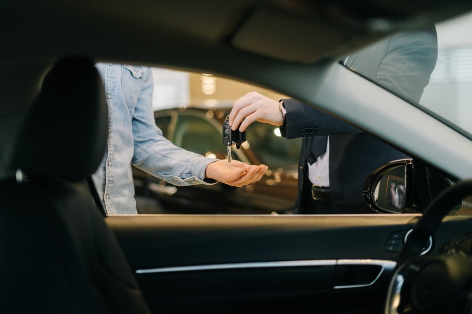 Man gibt einfach seinen Autoschlüssel kurzzeitig ab.