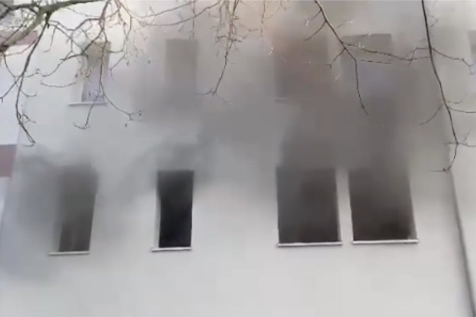 Leipzig: Wohnungsbrand nach Gewalteskalation in Halle: Ehefrau und Nachbarin schwerverletzt