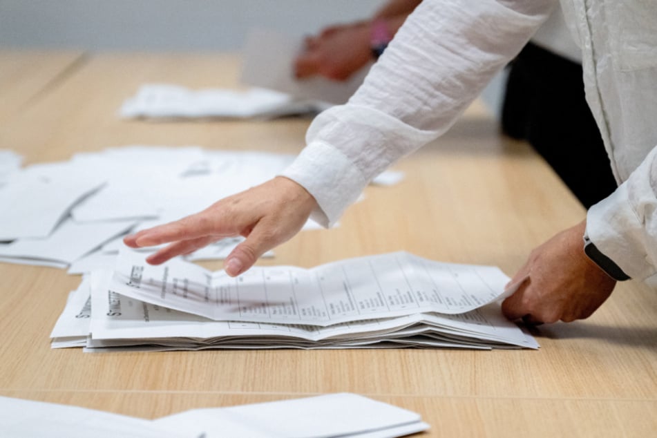 Statt Stimmzetteln für den Wahlbezirk Ost wurden Stimmzettel für den Wahlbezirk West ausgehändigt. (Symbolfoto)