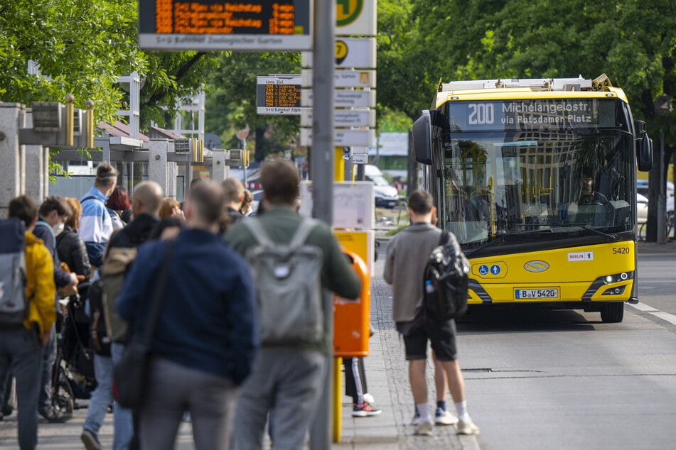 Die BVG erhofft sich dadurch eine Entlastung der Busfahrer. (Symbolbild)