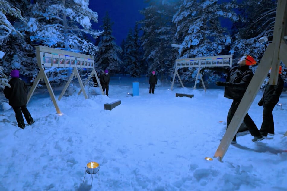 Semi-finals: In the battle of snowballs, the contestants must hit the wooden planks of their competitors.