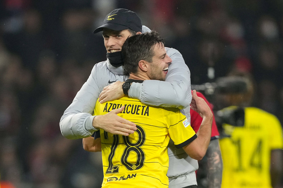 Chelsea coach Thomas Tuchel hugging César Azpilicueta after the game.