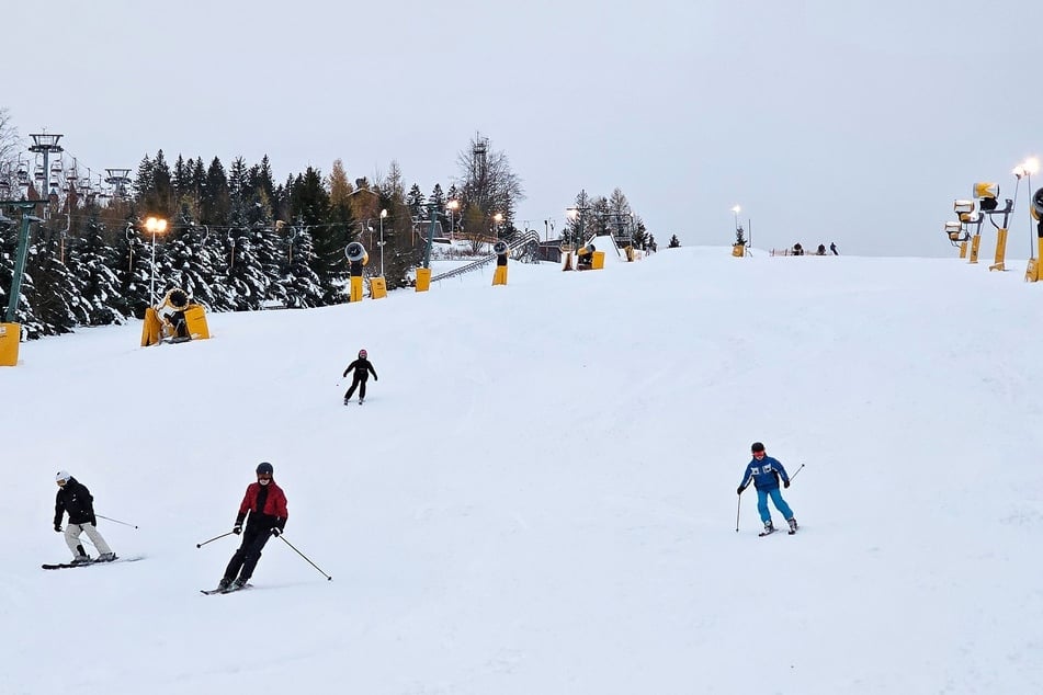 Ganz so schön verschneit ist Eibenstock aktuell nicht mehr, Skifahren ist aber trotzdem noch möglich.