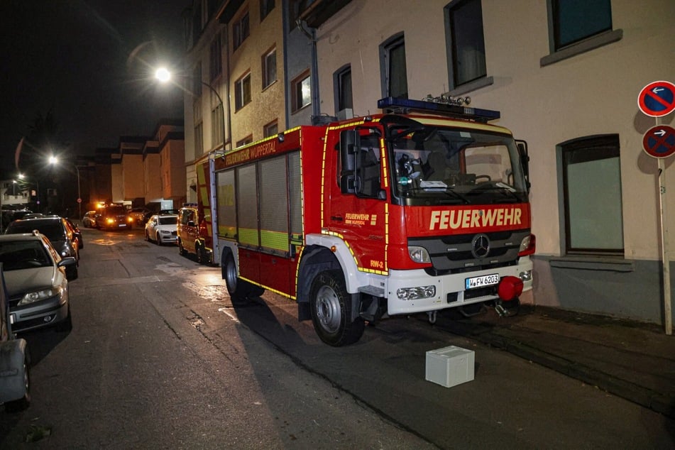 Die Feuerwehr sicherte das Gebäude und kümmerte sich um die Anwohner.