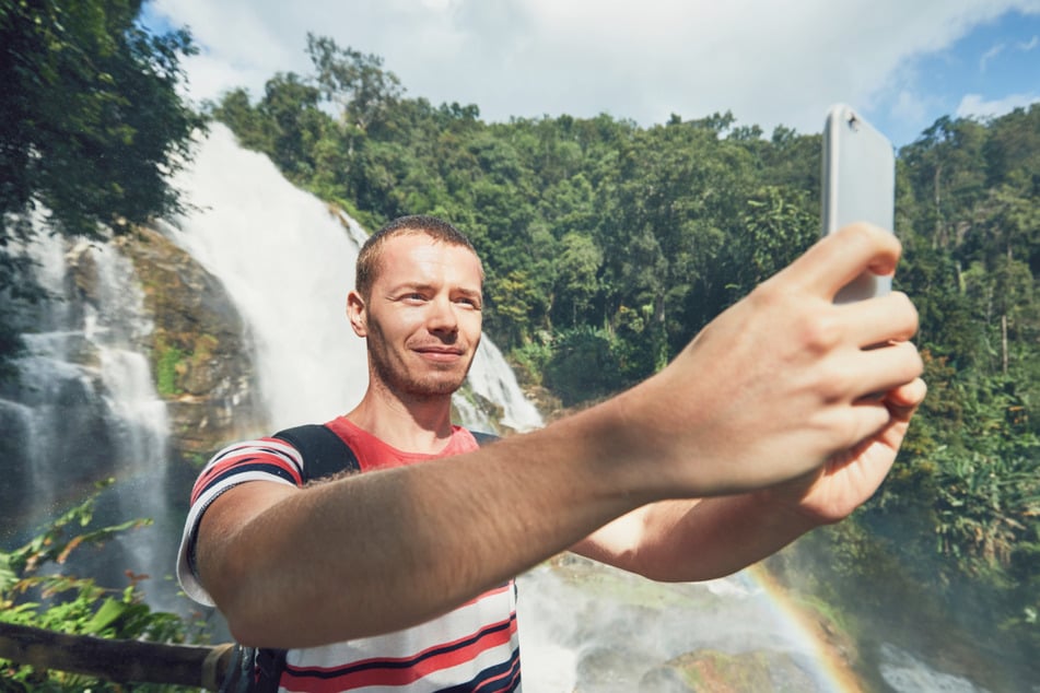 Viele Touristen machen nur ein Foto vor dem Wasserfall und ziehen dann weiter. (Symbolbild)