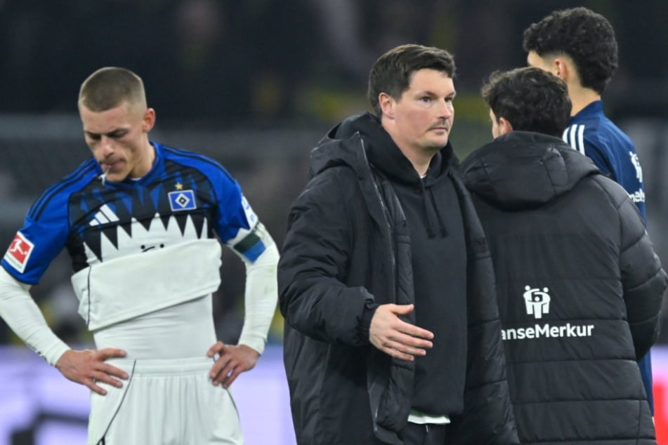 HSV-Coach Merlin Polzin (35, 2.v.l.) nahm seine Spieler in die Pflicht, aus der Pleite zu lernen.