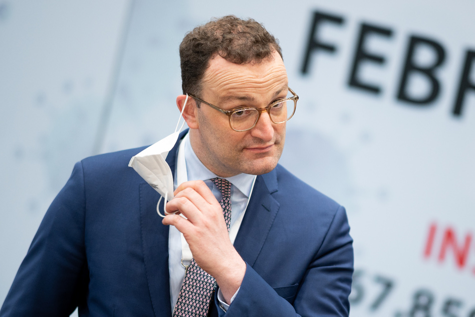 Gesundheitsminister Jens Spahn (40, CDU) am Samstag bei einem Besuch des Hamburger Impfzentrums.