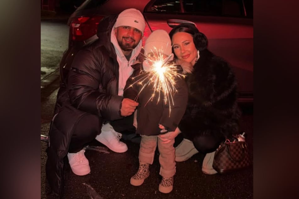 Die kleine Familie: Alessia mit Ehemann Can Nitkewitz (30) und ihrer ersten Tochter Anisa-Amalia (2).