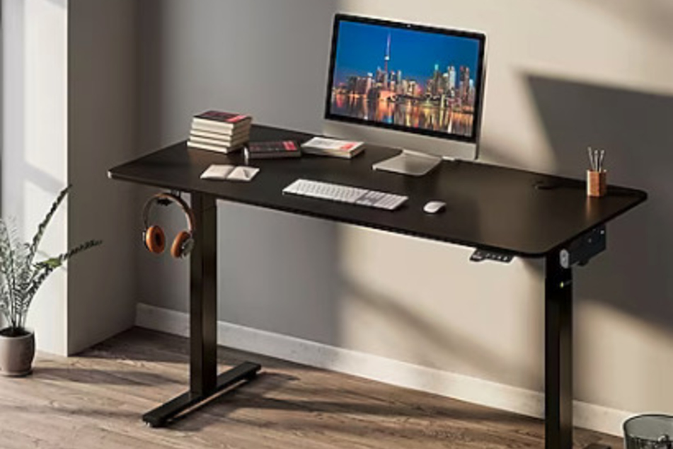 Fürs perfekte Set-up mit Walking Pad ist ein höhenverstellbarer Schreibtisch nötig.