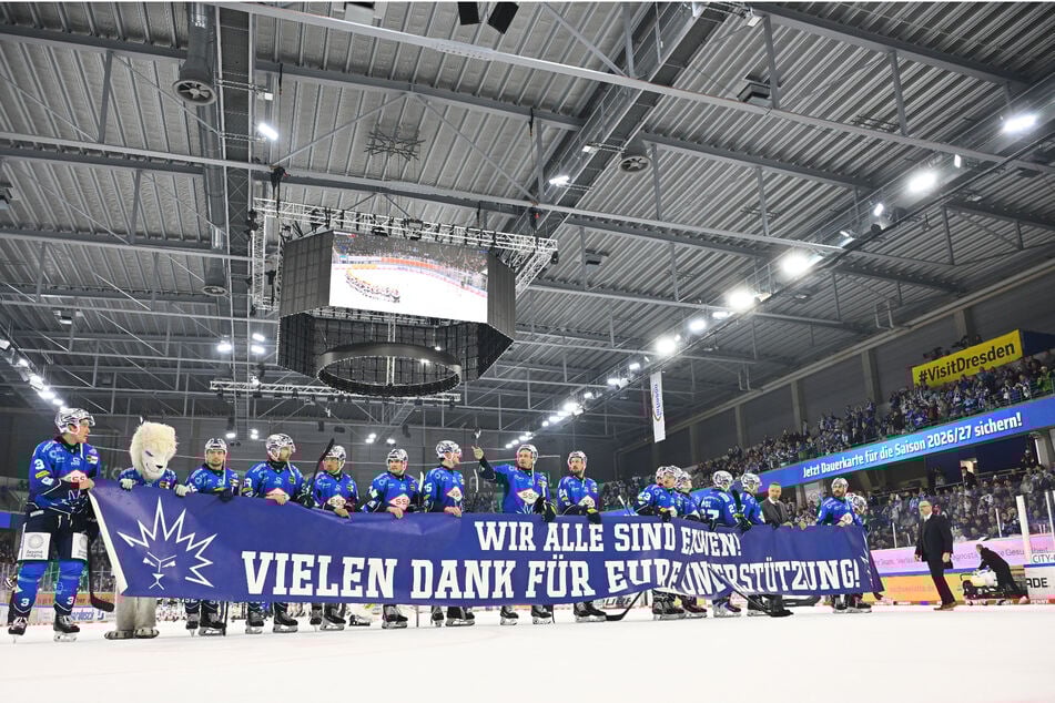 Die Eislöwen bedankten sich für den tollen Support.