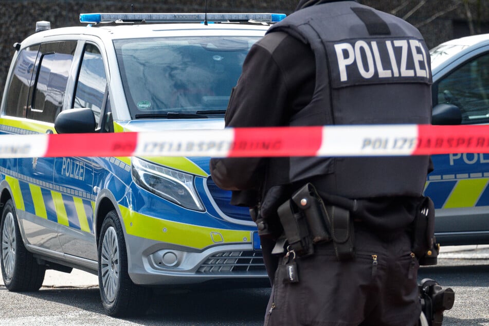 Die Ermittlungen zu dem Leichenfund in Lohr am Main dauern an: Die genaue Todesursache und die Hintergründe der Tat stehen nun im Fokus der unterfränkischen Polizei. (Symbolbild)